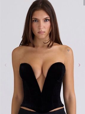 House of CB VIENNE
Black Velvet Deep Plunge Corset Top